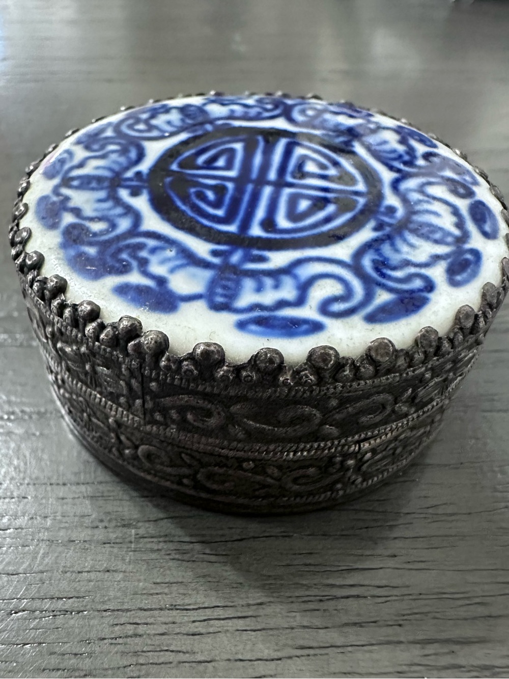 335- Vtge. Asian Blue and White Porcelain Trinket Box with mirror (no jewelry)